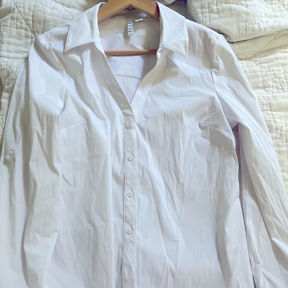 ELLE - Long sleeve women’s button down🕊